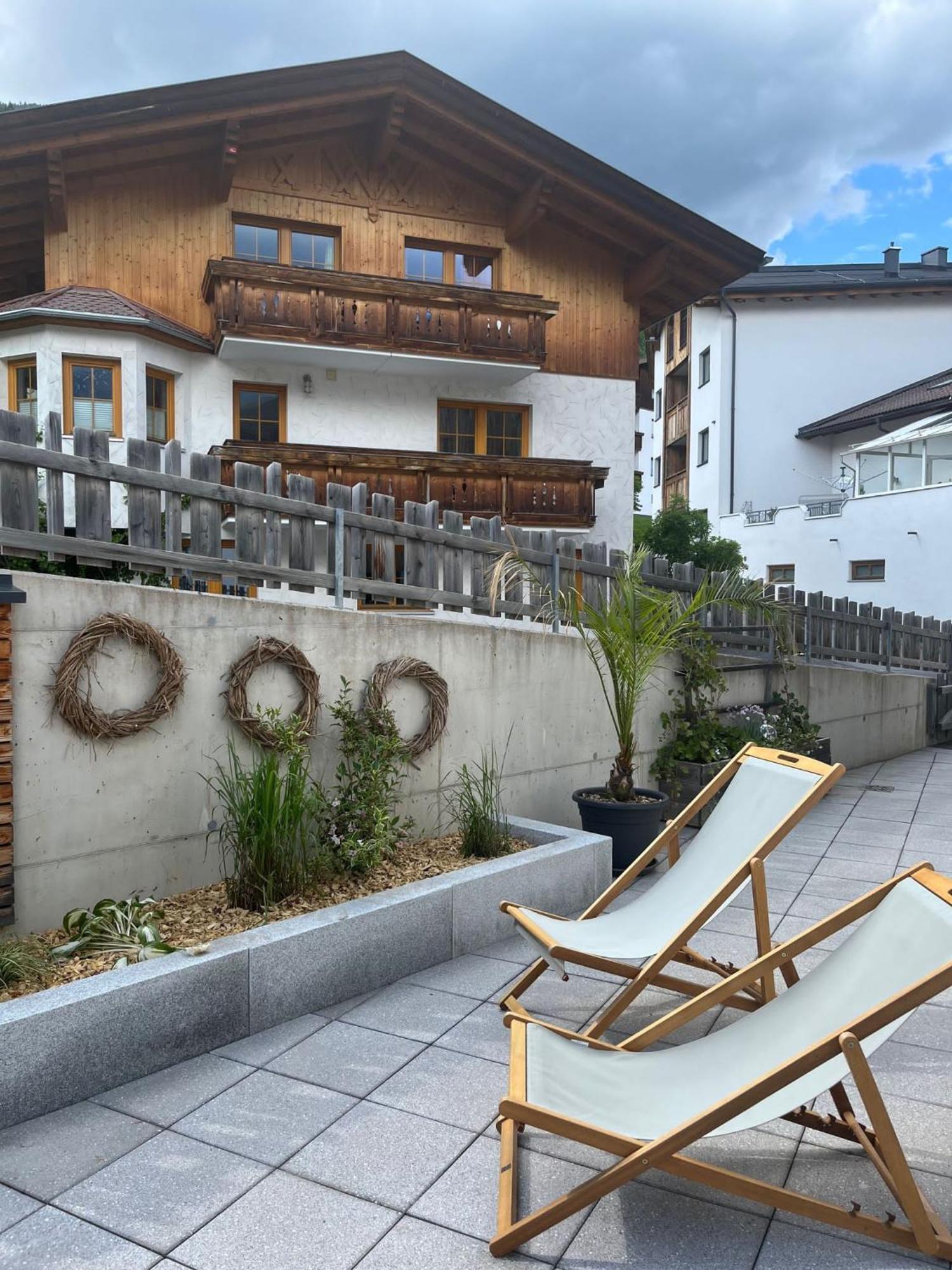 Alpenzeit Villa Ladis Buitenkant foto